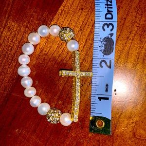 Pearl & rhinestone stretch cross bracelet
